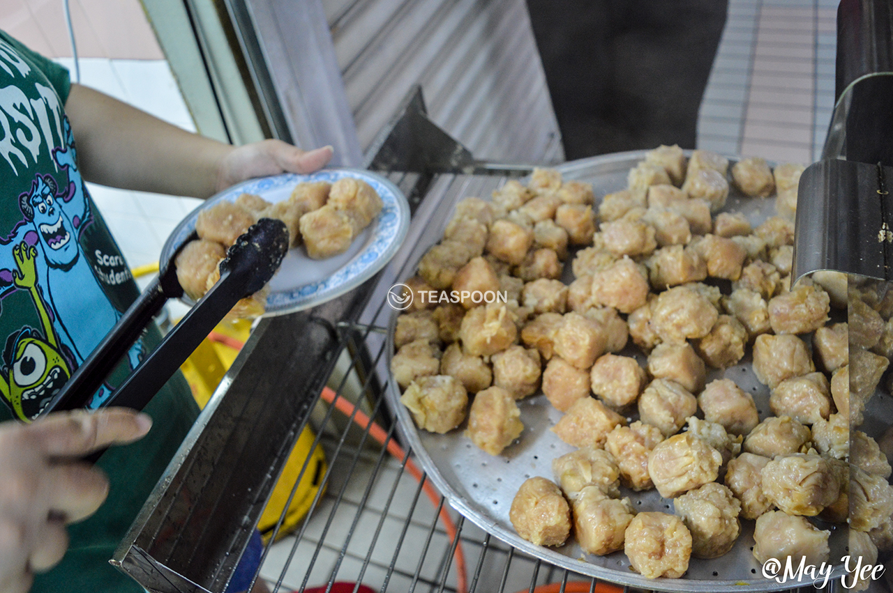 DINNER Hui Sing Hawker Centre HAP CHEN HIAN SIOBEE STALL SIOBEE MAKING (2)