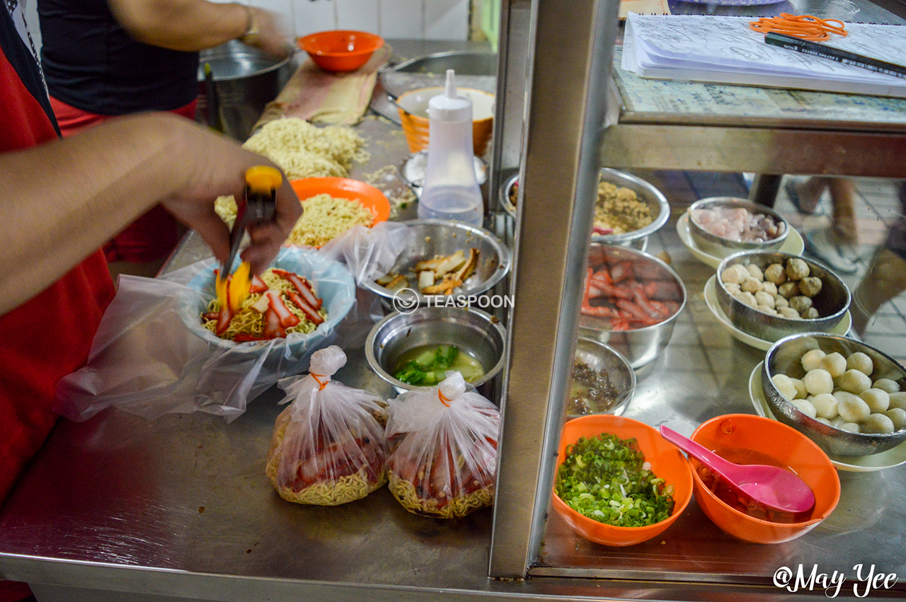 DINNER Hui Sing Hawker Centre KOLO MEE STALL KOLO MEE MAKING