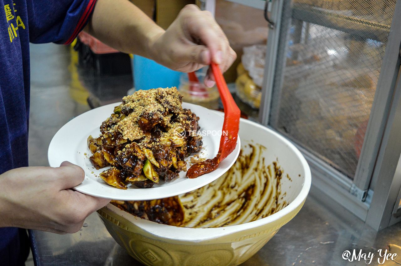 LUNCH Song Kheng Hai RIHGA STALL ROJAK MAKING (3)