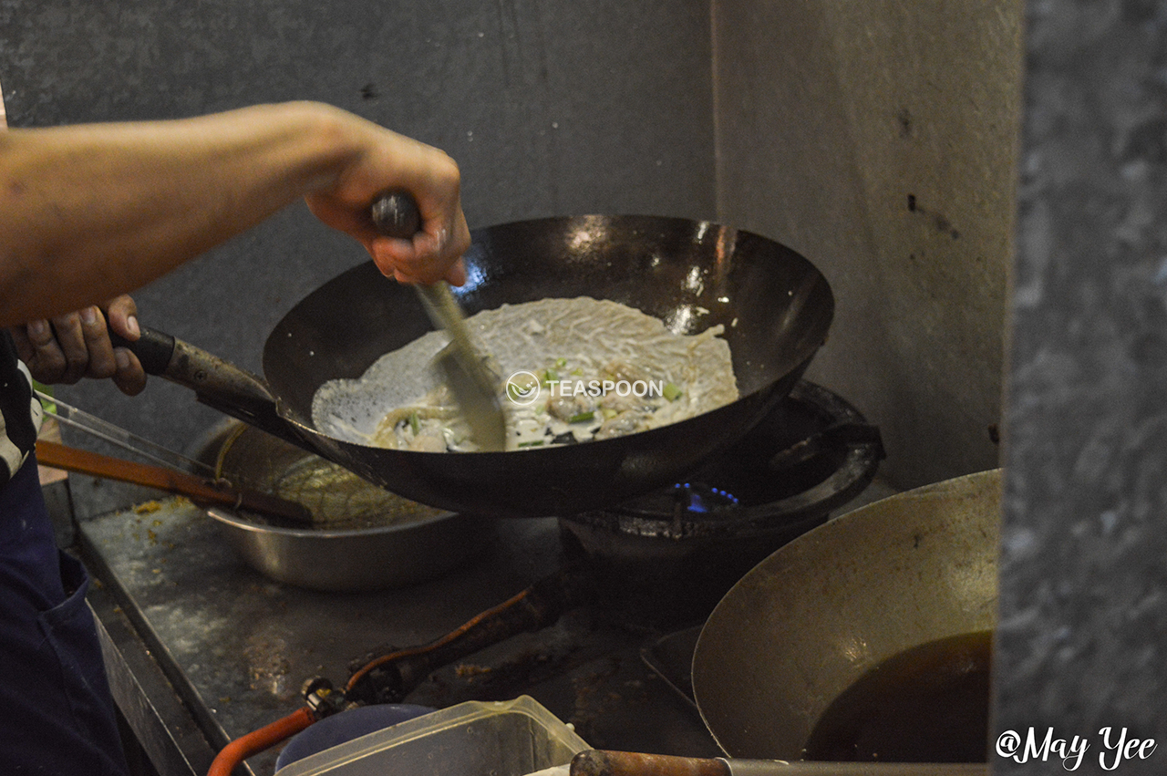 SUPPER 101 OYSTER OMELETTE STALL CRISPY OYSTER OMELETTE MAKING