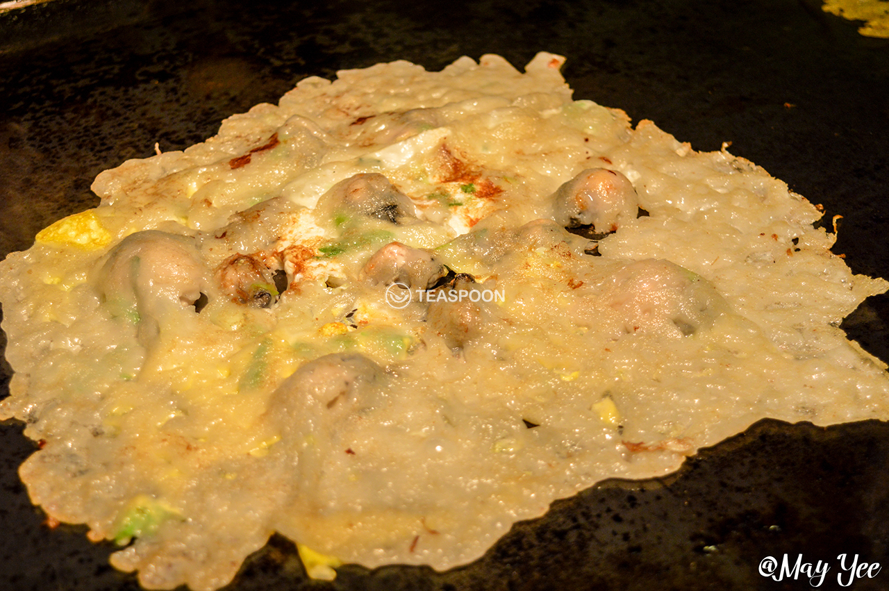 SUPPER 101 OYSTER OMELETTE STALL SPECIAL OYSTER OMELETTE MAKING (2)