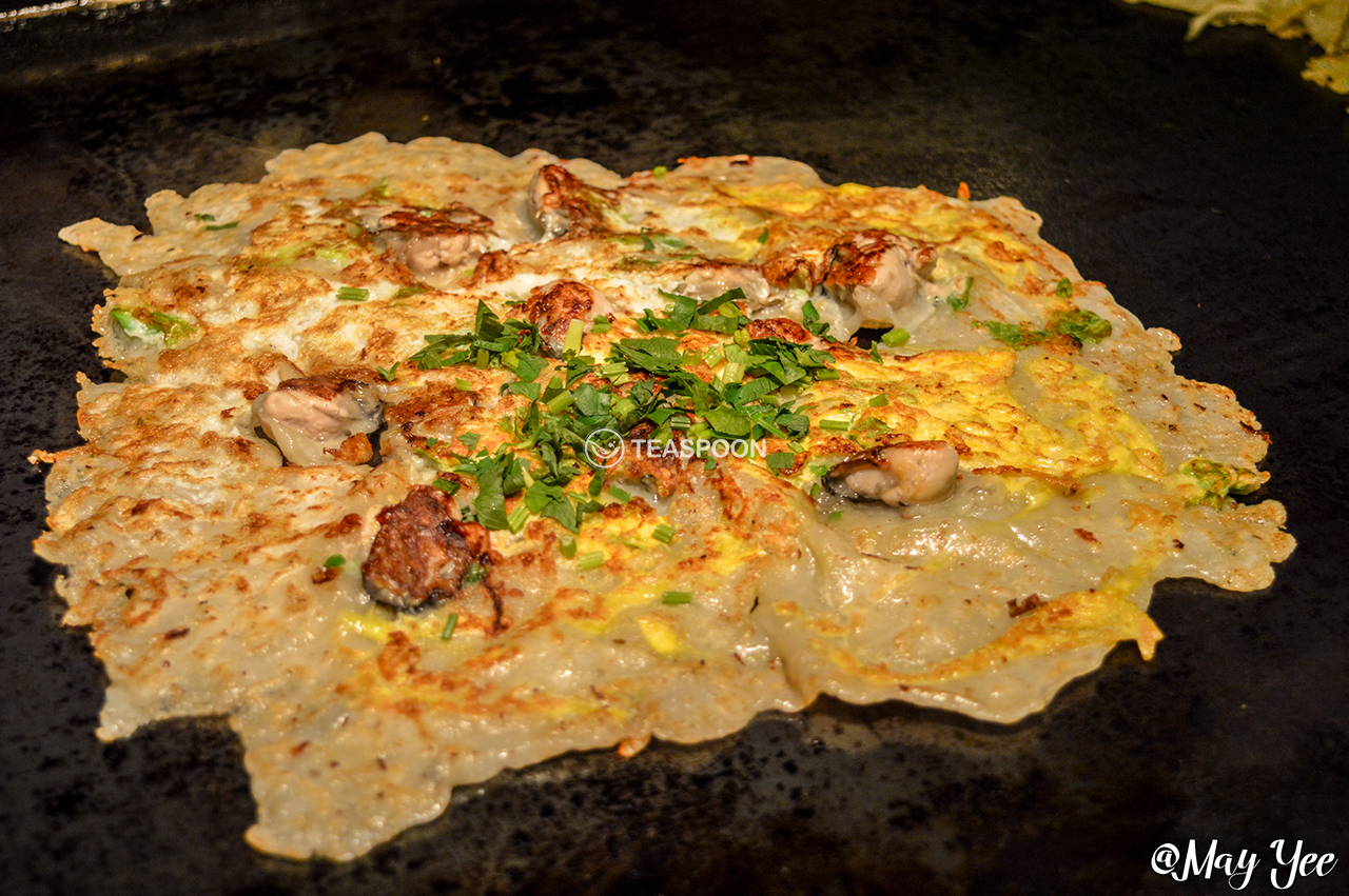 SUPPER 101 OYSTER OMELETTE STALL SPECIAL OYSTER OMELETTE MAKING (3)