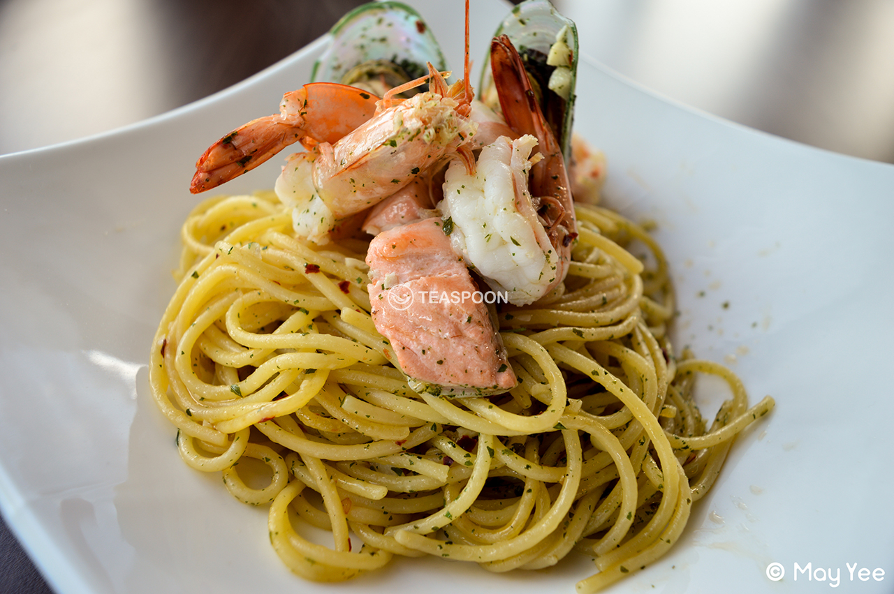 Seafood aglio olio