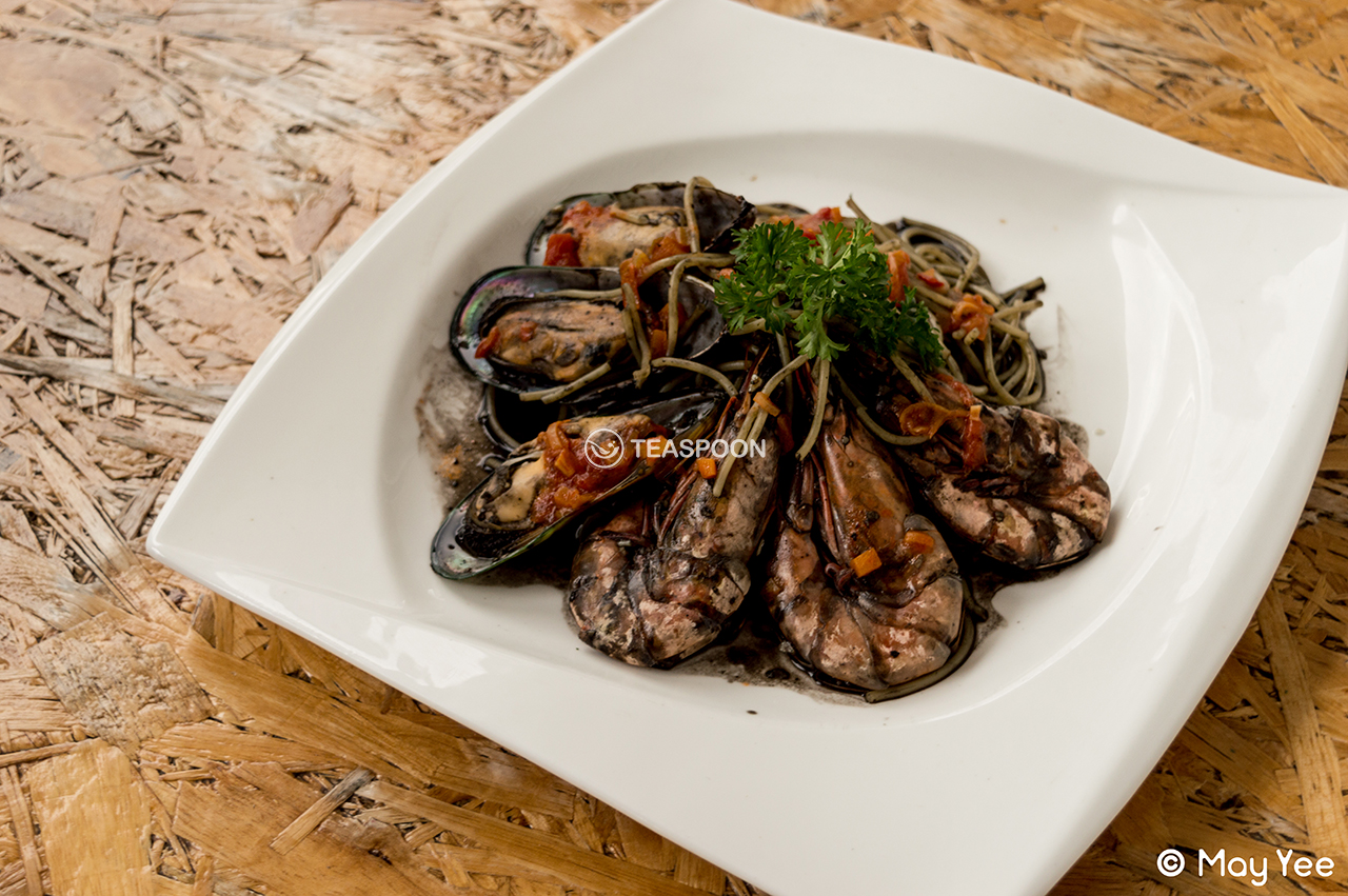 Squid Ink Seafood Pasta (4)