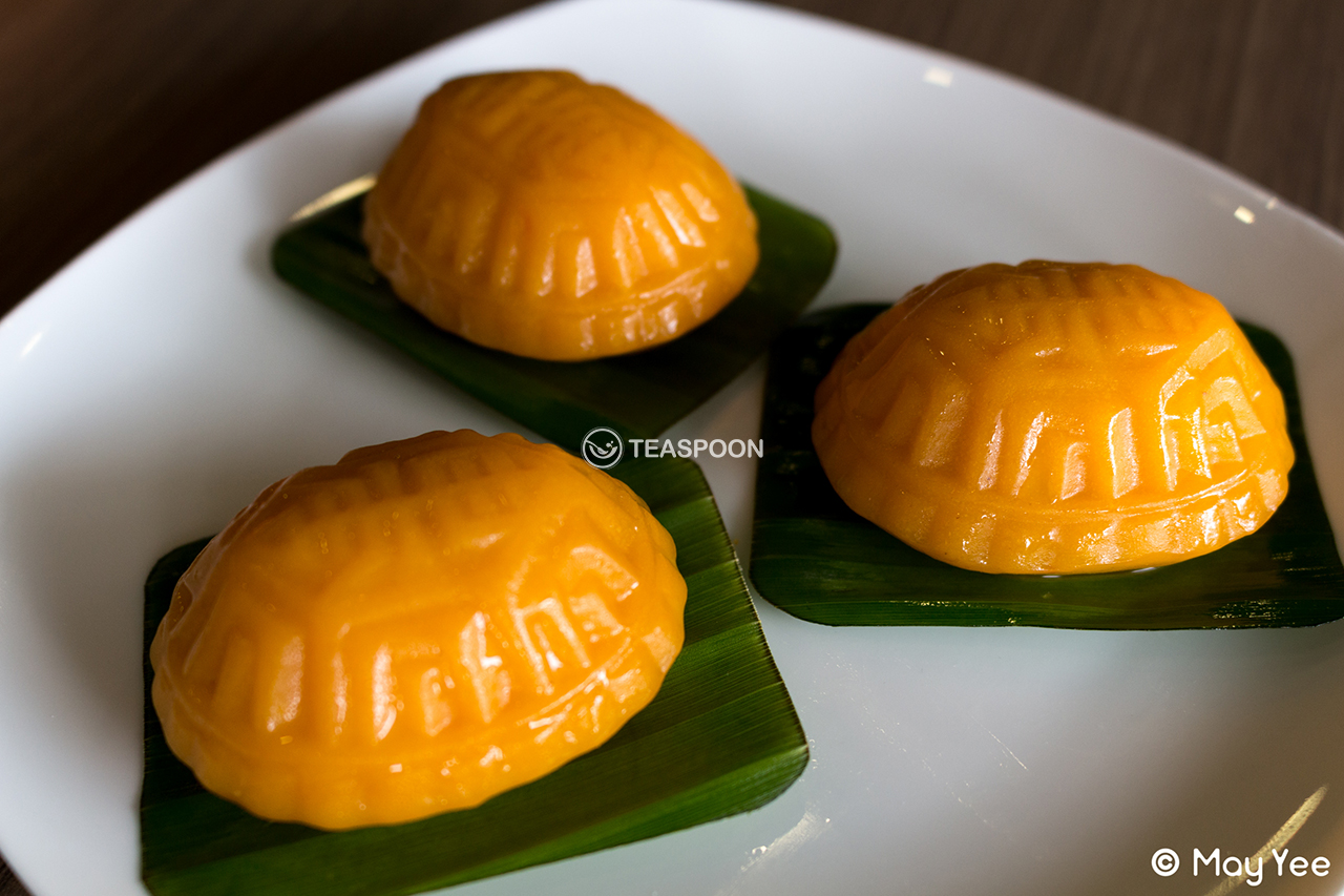 Pumpkin Skin Ang Goo Kueh (4)
