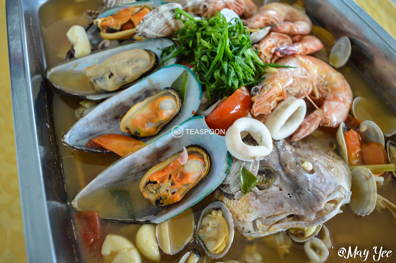 Steamed Tom Yam Ikan Siakap w Prawns, Mussels, Sotong, Clams (4)
