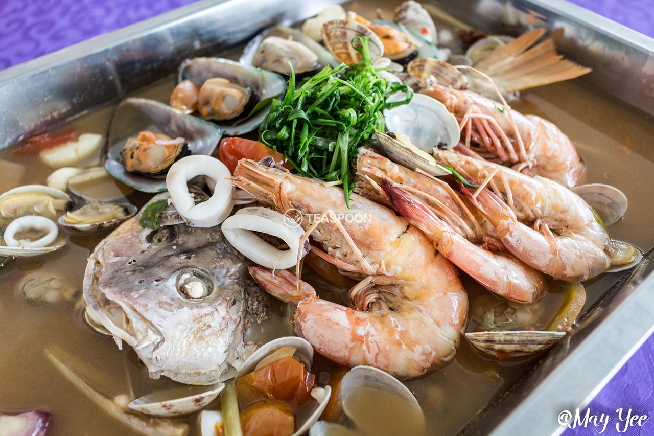 Steamed Tom Yam Ikan Siakap w Prawns, Mussels, Sotong, Clams (6)