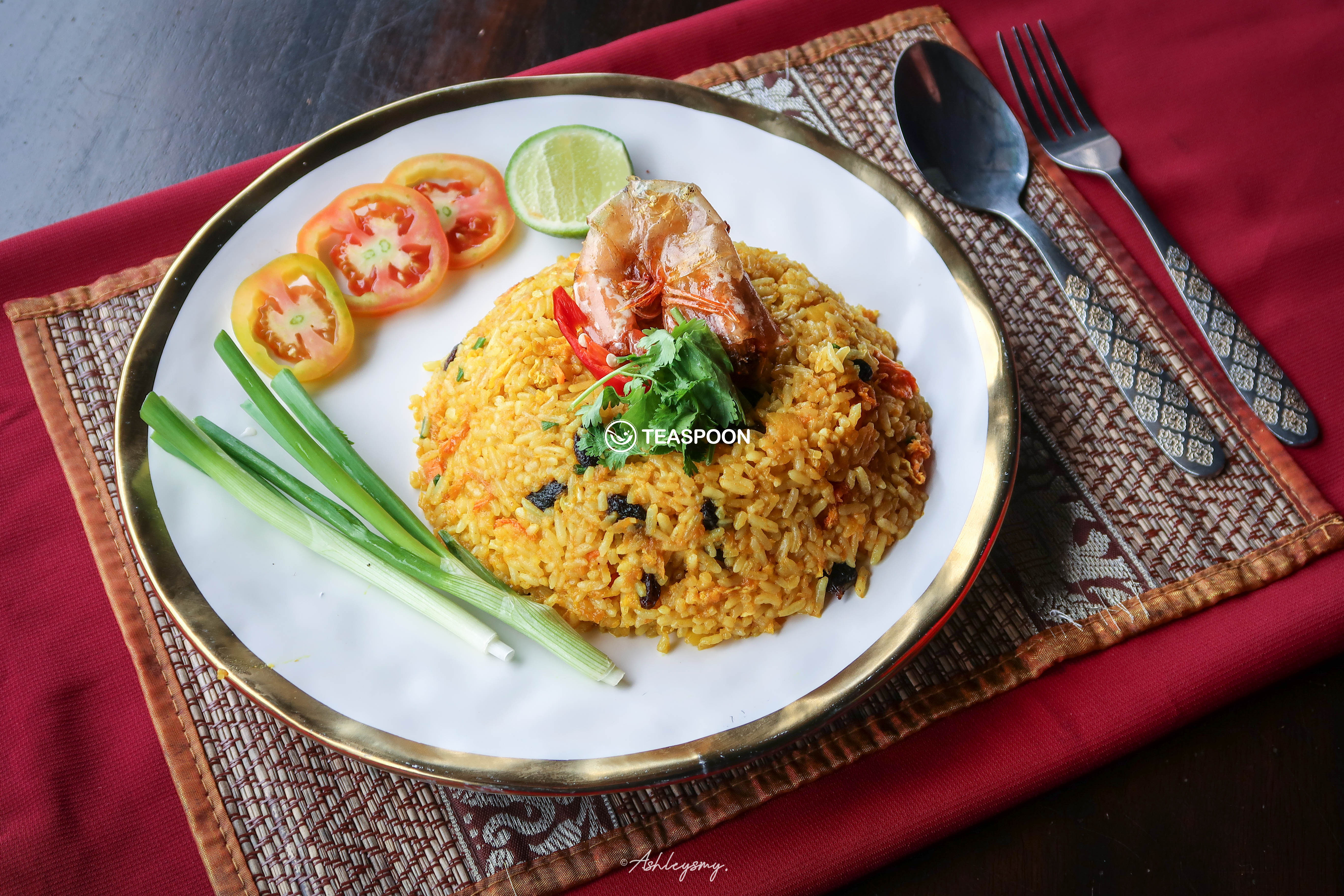 Pineapple Fried Rice (Khao Phad Sapparod)