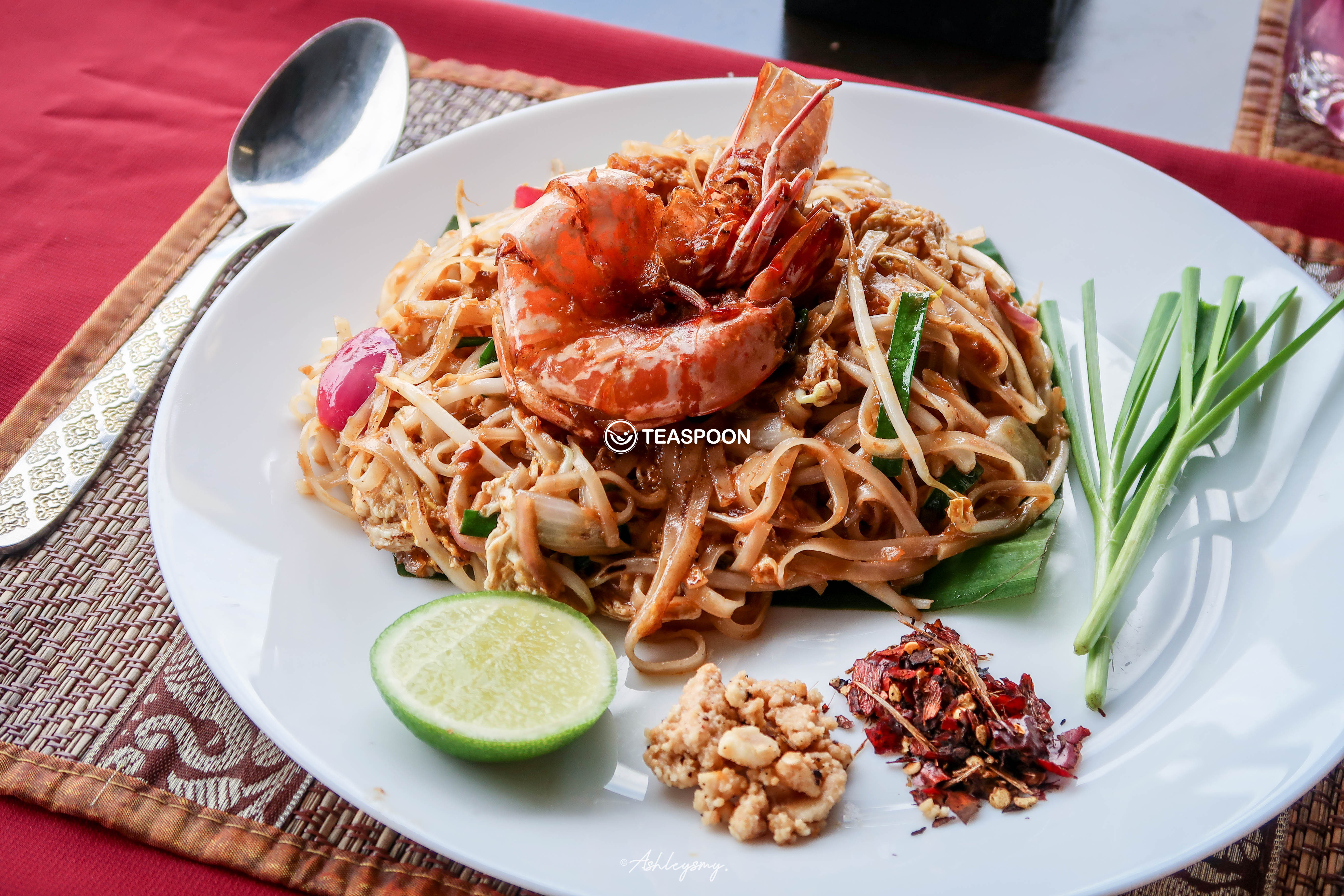 Stir Fried Rice Noodle (Phad Thai)