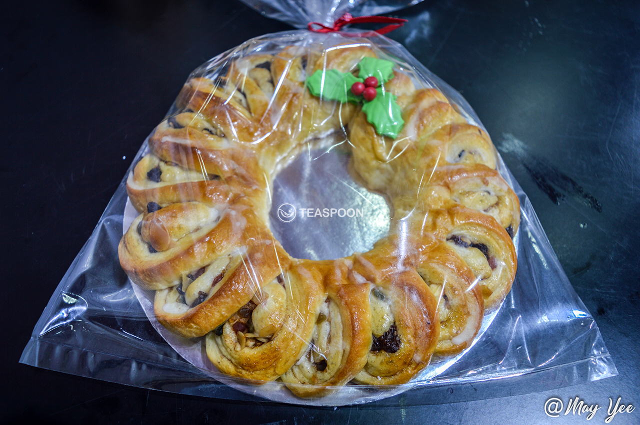 Xmas Wreath Sweet Roll