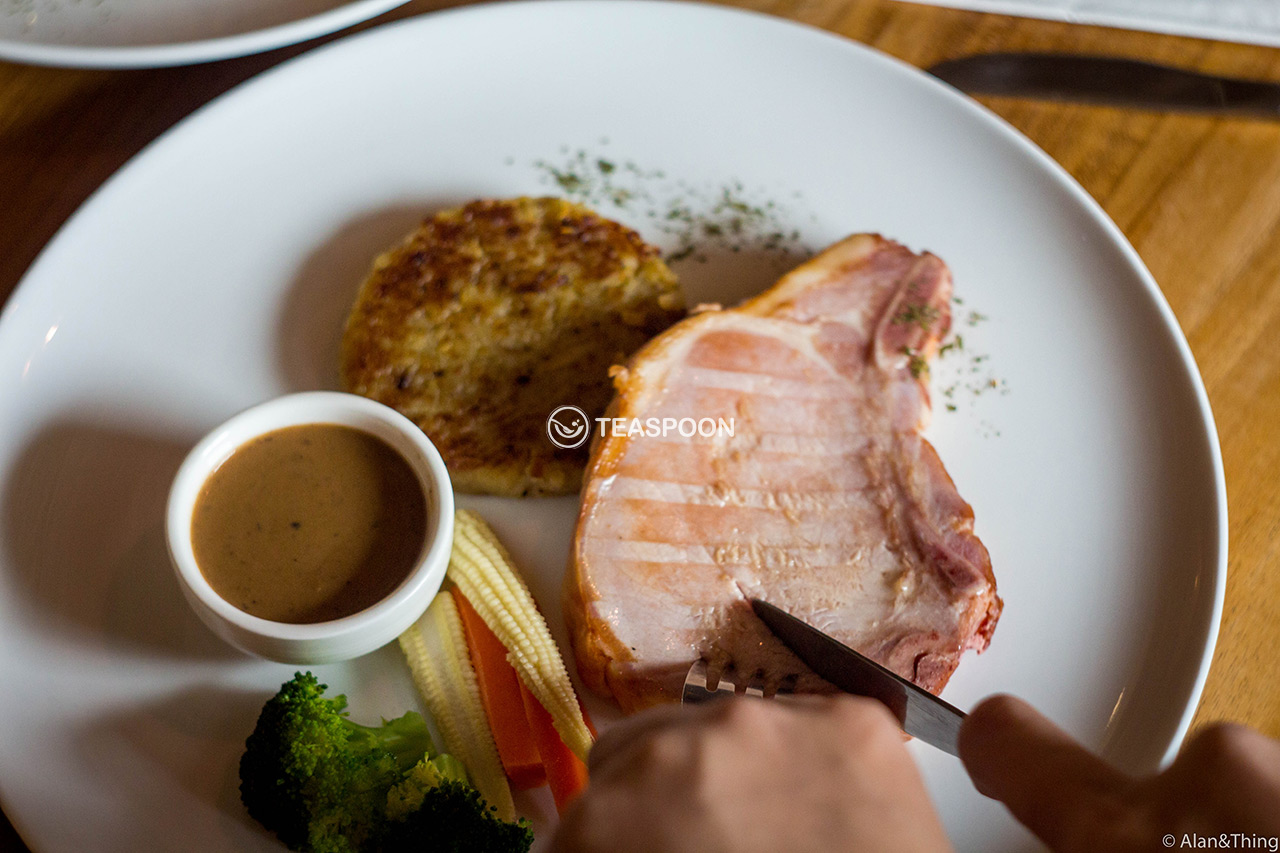 Grill Smoke Pork Chop Slice (1)