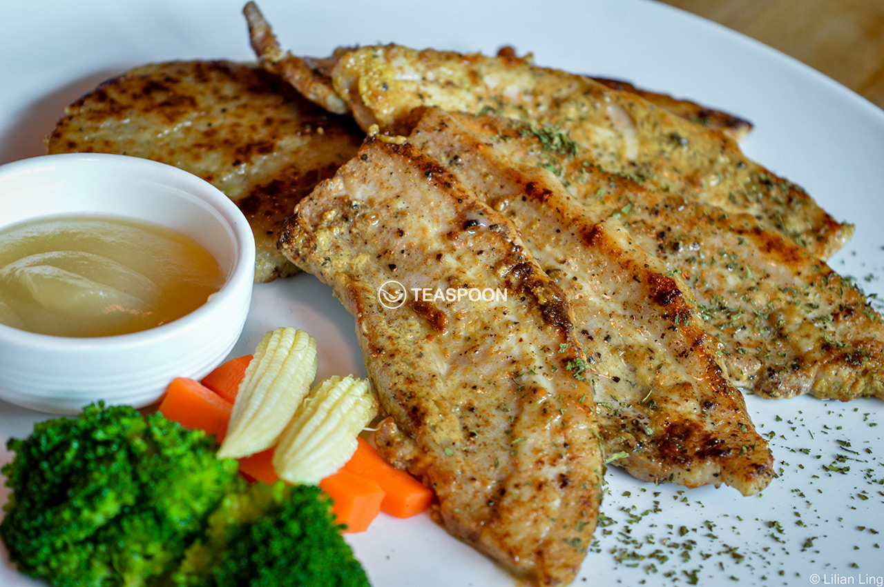 Grilled Pork Belly Ribs with Apple Sauce (1)