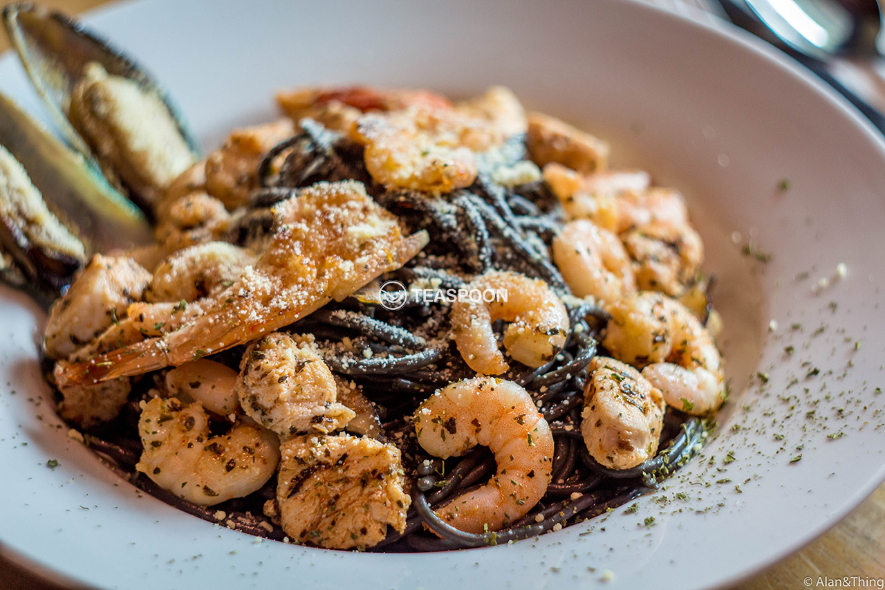 Squid Ink Aglio Seafood Spaghetti (3)