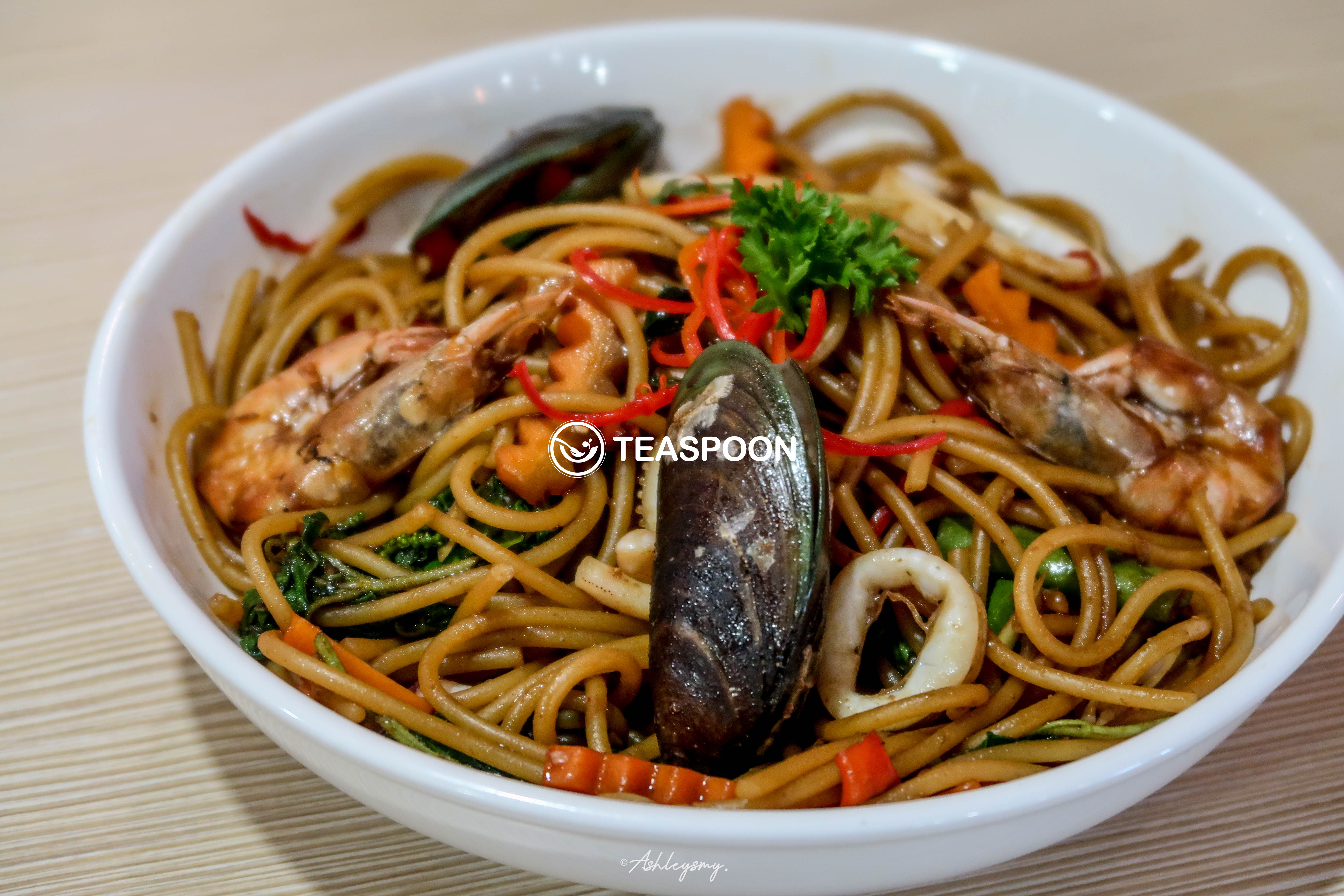 Spaghetti Thai Spicy Stir Fried Seafood (2) copy