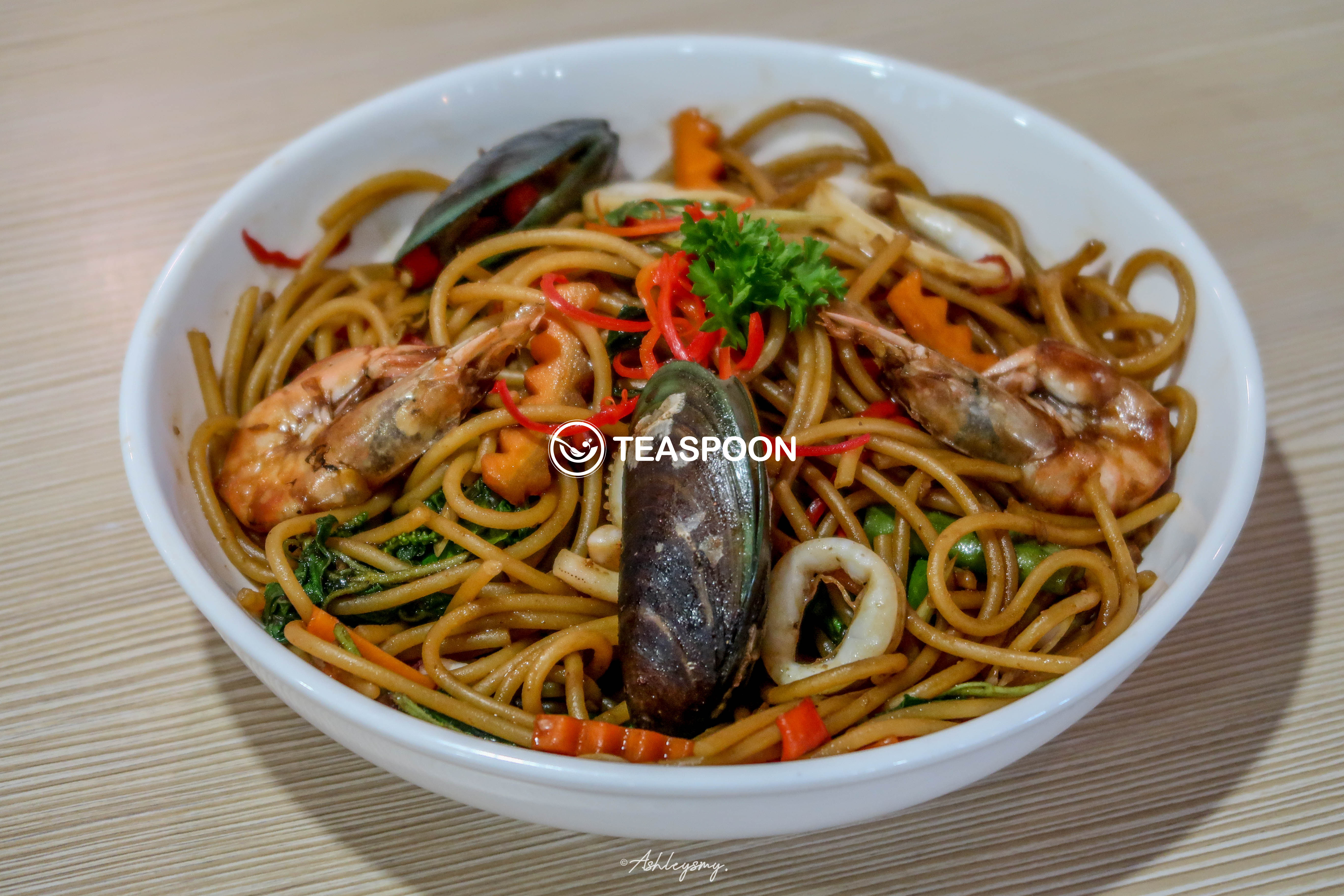 Spaghetti Thai Spicy Stir Fried Seafood (3) copy